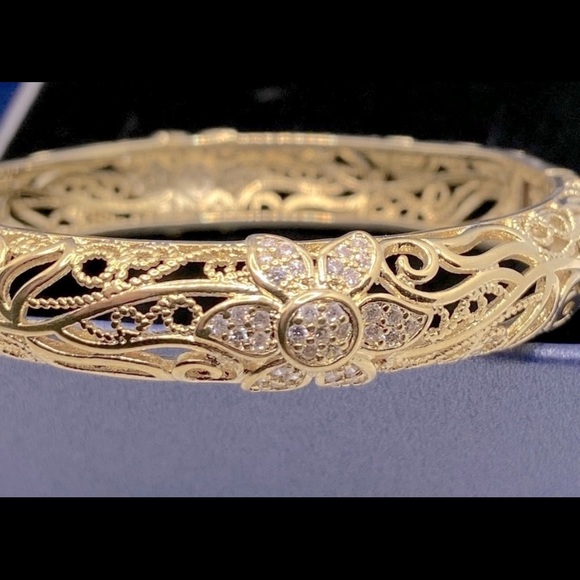 JHWZAIY Hollow Cuff Bangle (925 silver; 24K gold plated) - Picture 1 of 4